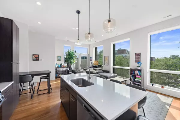 Chicago, IL 60622,1728 W DIVISION ST #402