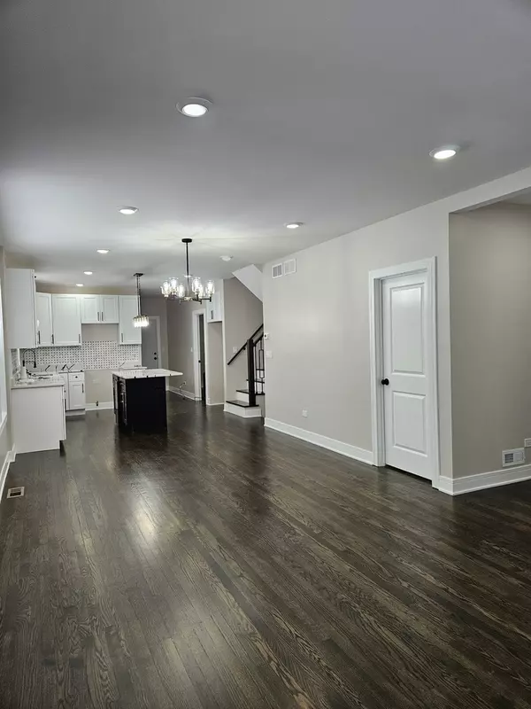 Chicago, IL 60617,8548 S Essex AVE