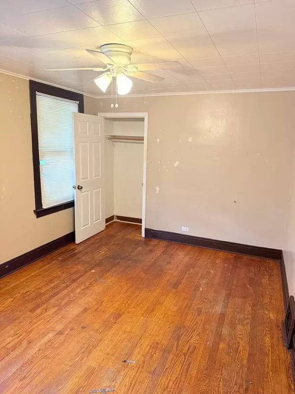 Chicago, IL 60628,10119 S Wentworth AVE