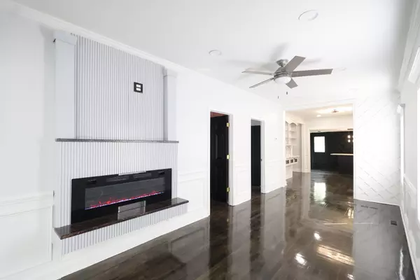 Phoenix, IL 60426,15239 Vincennes RD