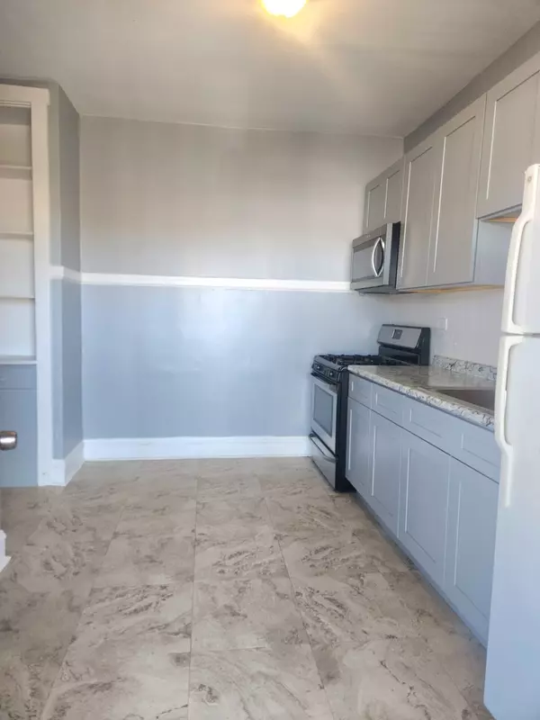 Chicago, IL 60625,3042 W Leland AVE #3