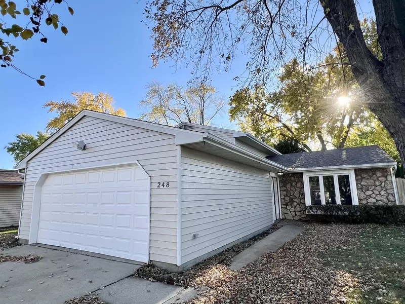 248 Waverly DR, Elgin, IL 60120
