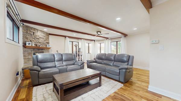 Des Plaines, IL 60016,576 Amherst AVE