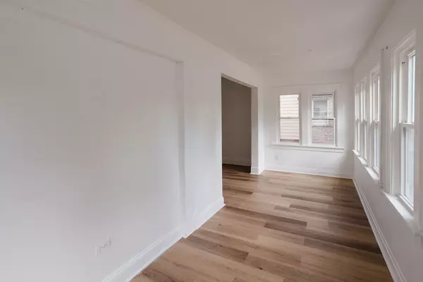 Waukegan, IL 60085,714 Helmholz AVE #1