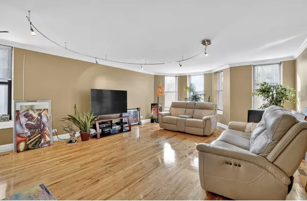 Chicago, IL 60615,4953 S Michigan AVE #7