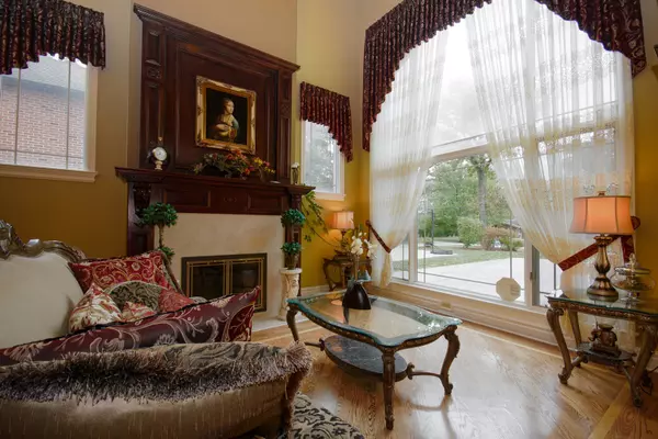 Indian Head Park, IL 60525,11226 Hiawatha LN