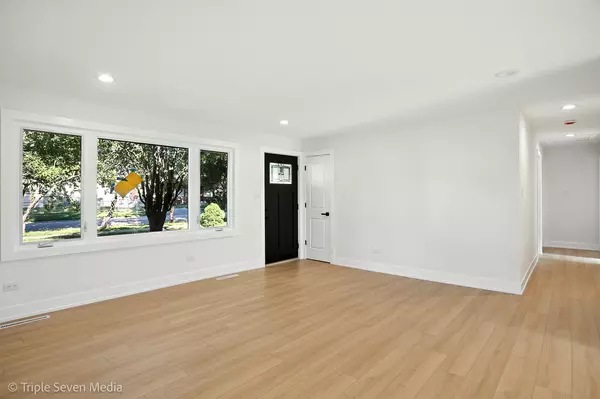 Burbank, IL 60459,8053 Newland AVE