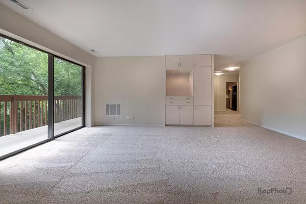 Bloomingdale, IL 60108,120 Lakeview DR #318