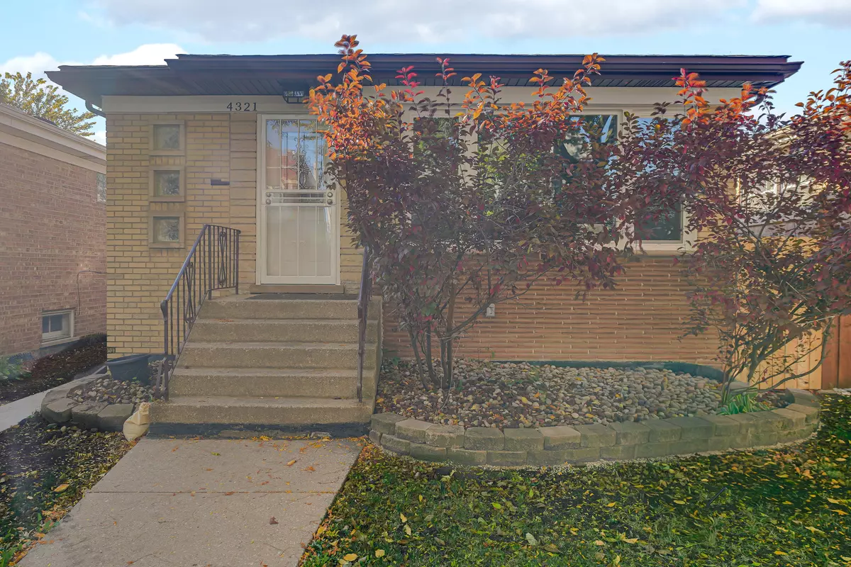 Chicago, IL 60651,4321 W Augusta BLVD