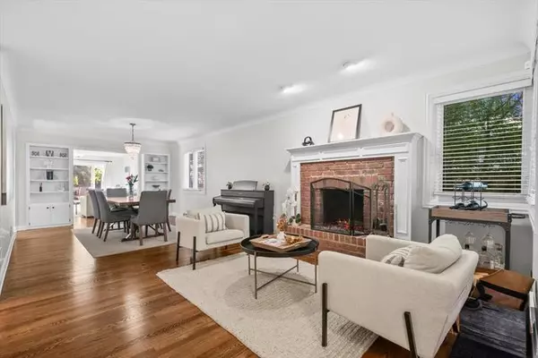 Hinsdale, IL 60521,736 N Oak ST