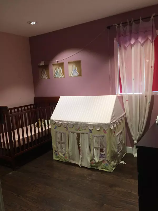 Burr Ridge, IL 60527,9059 Oneill DR