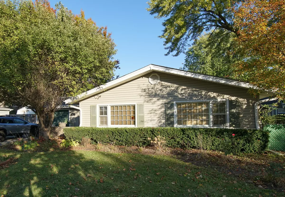 North Aurora, IL 60542,1 N Sycamore LN