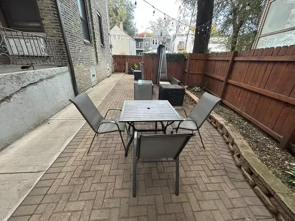 Chicago, IL 60660,1530 W EDGEWATER AVE #2R