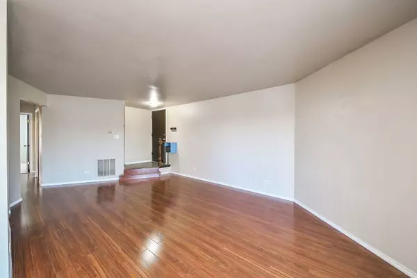 Wheaton, IL 60189,1705 Lakecliffe DR #C