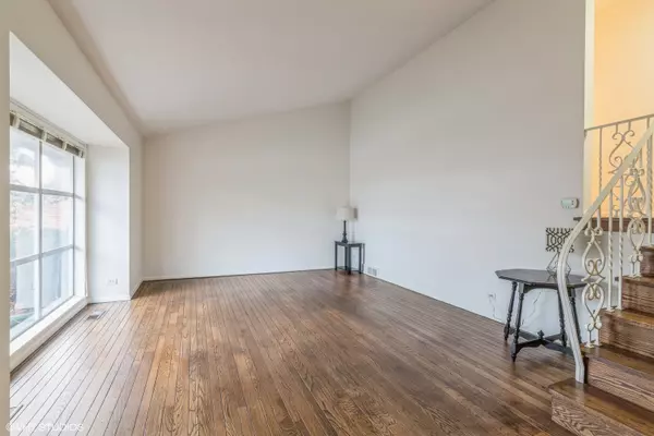 Glenview, IL 60025,622 Carriage Hill DR #622