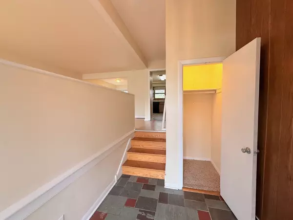 Homewood, IL 60430,1428 E Lyn CT