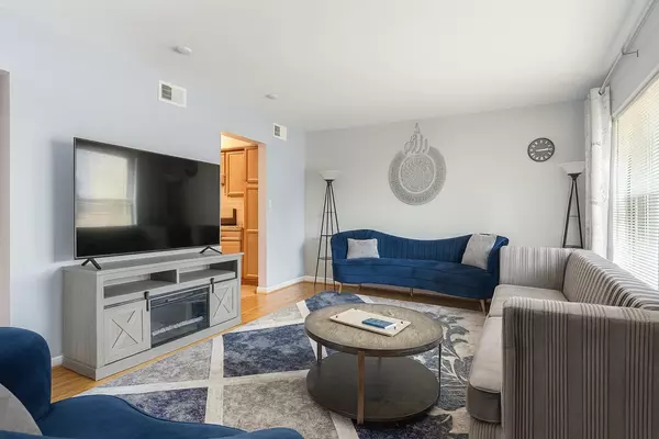 Chicago, IL 60656,4807 N Harlem AVE #3