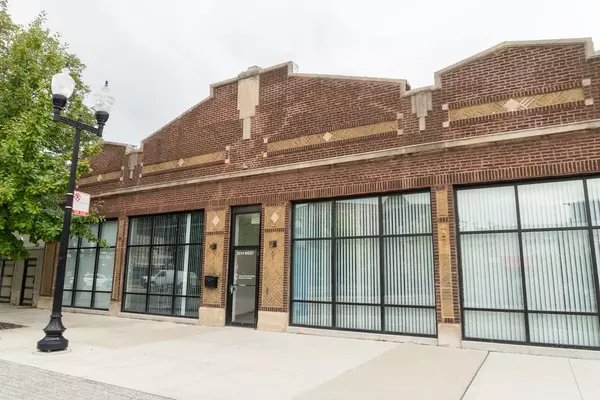 Chicago, IL 60618,2014 W Belle Plaine AVE