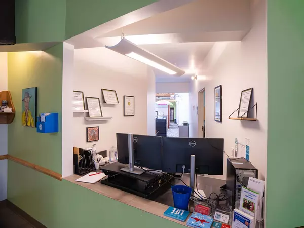 Chicago, IL 60618,2014 W Belle Plaine AVE