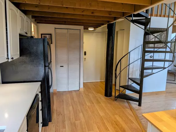 Chicago, IL 60614,2510 N Wayne AVE #112