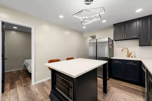 Chicago, IL 60622,814 N Hermitage AVE