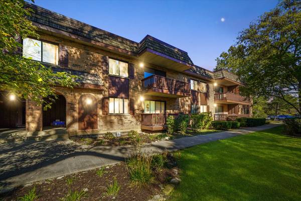 7920 Woodglen LN #207, Downers Grove, IL 60516