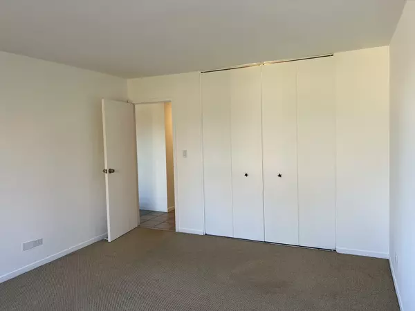 Arlington Heights, IL 60005,1505 E Central RD #303A