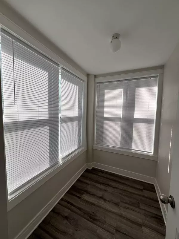 Chicago, IL 60618,3306 W Cullom AVE #1