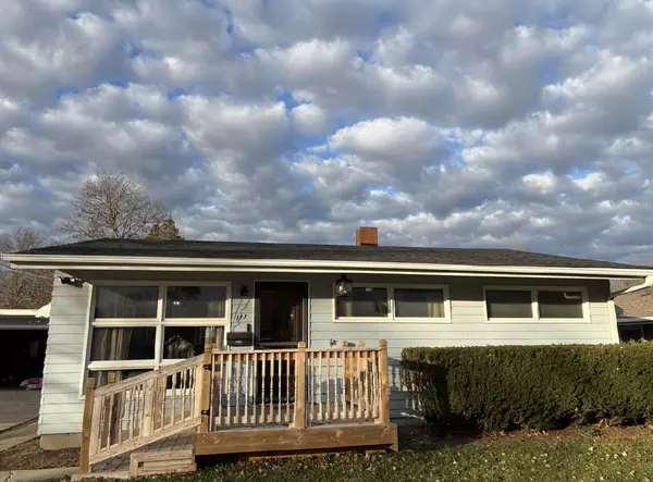 111 E Royal DR, Dekalb, IL 60115