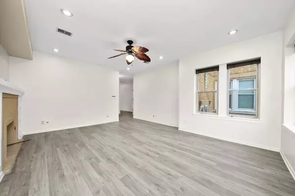 Chicago, IL 60645,2060 W Fargo AVE #3