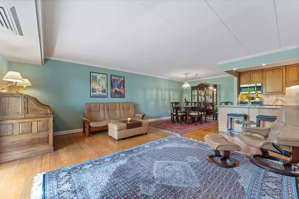 Elmhurst, IL 60126,110 W Butterfield RD #502S