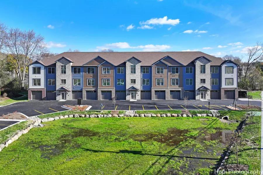 319 S Glendale AVE #204, Barrington, IL 60010