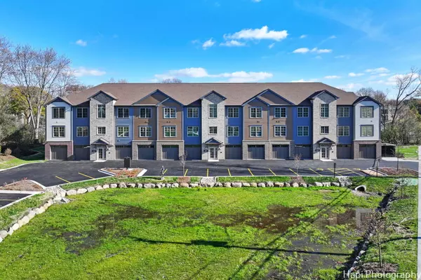 319 S Glendale AVE #204, Barrington, IL 60010