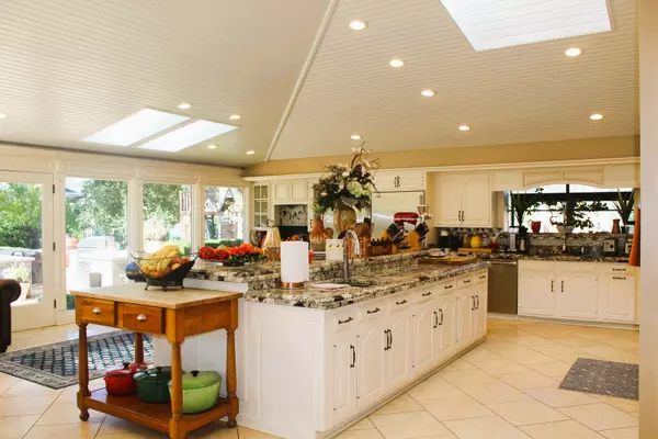 Northbrook, IL 60062,2290 Cedar CT