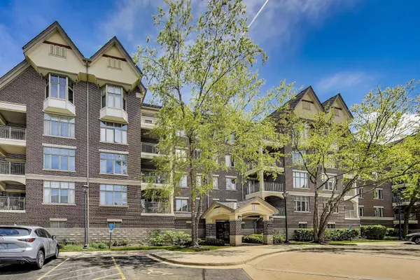 Lincolnshire, IL 60069,425 Village Green #213