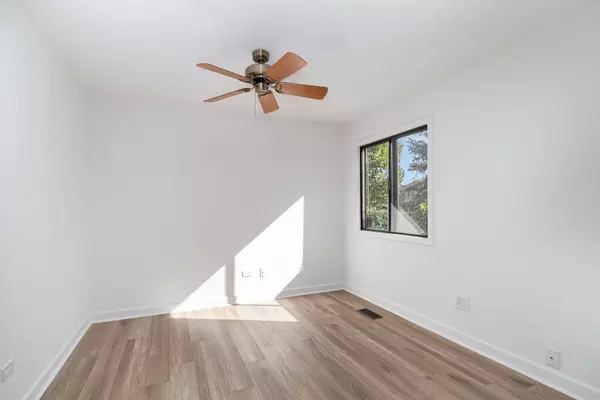 Schaumburg, IL 60193,1467 Fairlane DR #1B