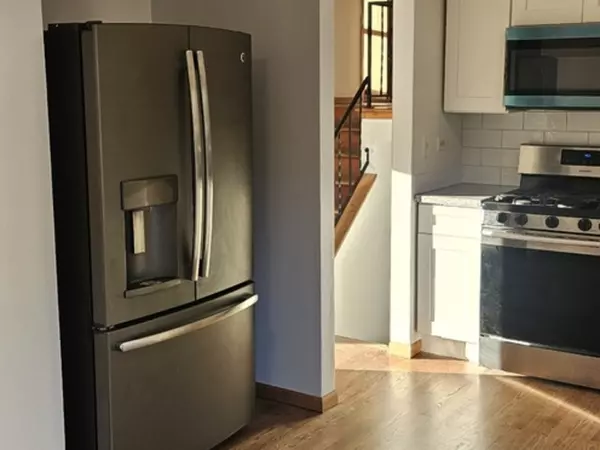 Mchenry, IL 60050,1702 Knoll AVE