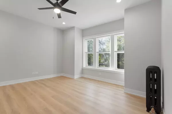 Chicago, IL 60626,1904 W Morse AVE #1