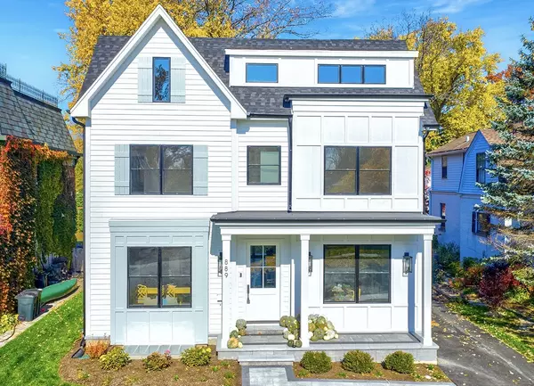 Winnetka, IL 60093,889 Cherry ST