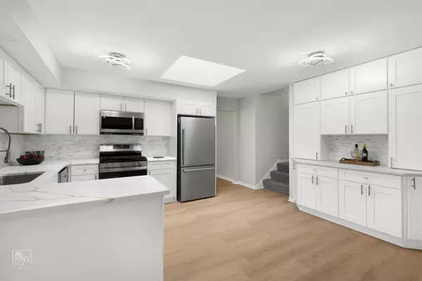 South Holland, IL 60473,17048 Clyde AVE