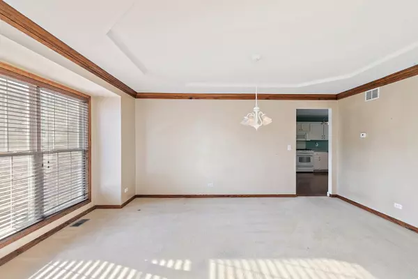 Carpentersville, IL 60110,494 Rosewood DR