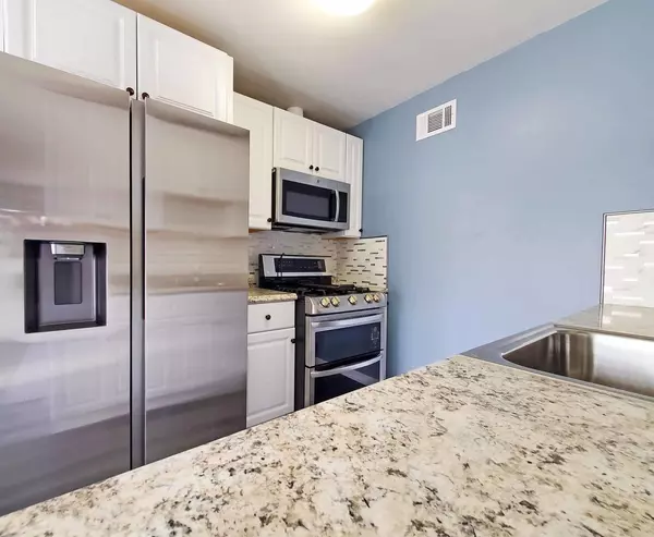 Wheeling, IL 60090,1223 Quincy CT #1223