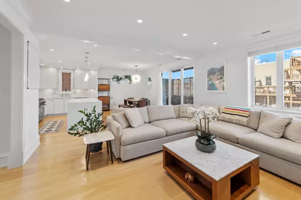 Chicago, IL 60657,736 W Melrose ST #3W