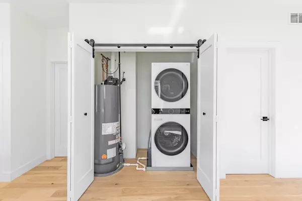 Elmwood Park, IL 60707,2920 73rd CT #2