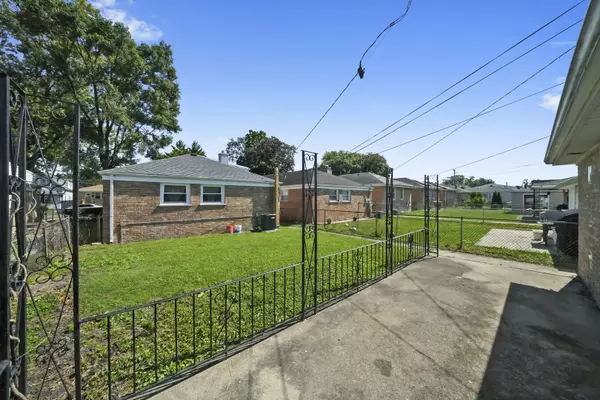 Bellwood, IL 60104,120 HYDE PARK AVE