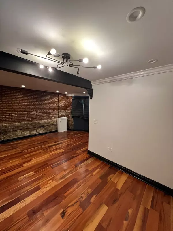Chicago, IL 60647,2437 N Francisco AVE #G