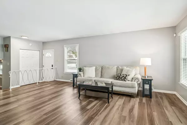 Arlington Heights, IL 60005,1115 E Orchard ST