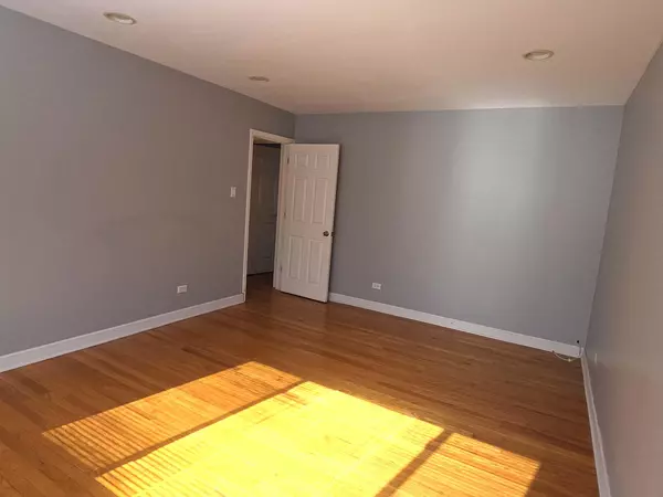 Chicago, IL 60626,2038 W Jarvis AVE #3E