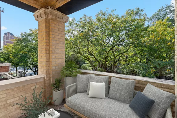 Chicago, IL 60613,718 W SHERIDAN RD #3S