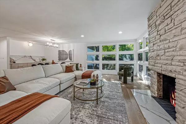 Glencoe, IL 60022,1077 Green Bay RD